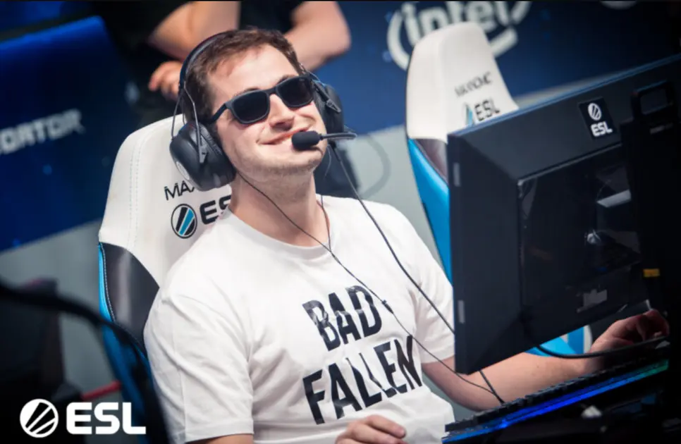 Fallen dizendo "Eu tenho probleminha" - Baixe agora o áudio