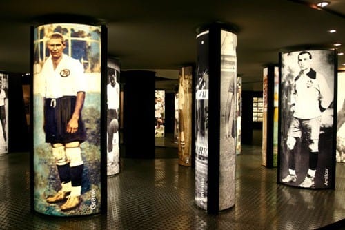 06_jogadores_a idolos da fiel em tamanho natural