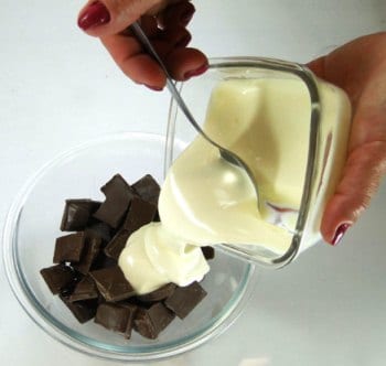 Preparando os espetinhos para o fondue