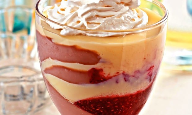 Taça-de-brigadeiro-branco-e-framboesa