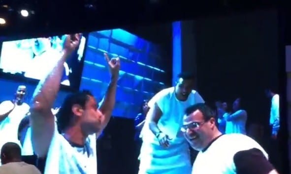 Fred é batizado em igreja evangélica 1 fred