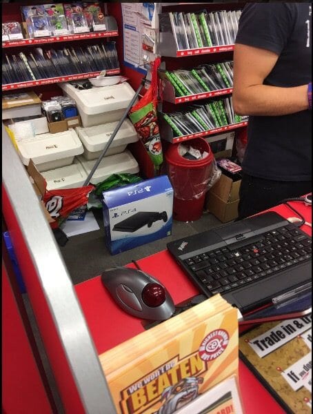 Playstation 4 Slim está sendo vendido por 445 Euros 3 PS 4 Slim