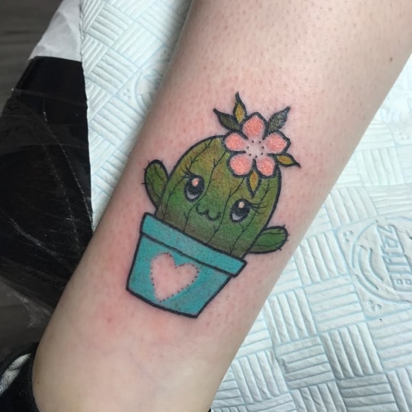 Tatoo-fofa-de-cacto-com-flor