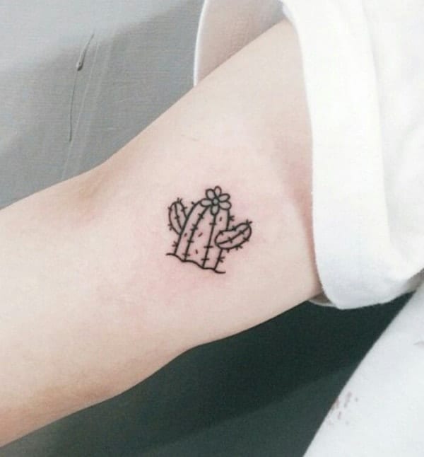 Tattoo-pequena-e-delicada-de-cacto