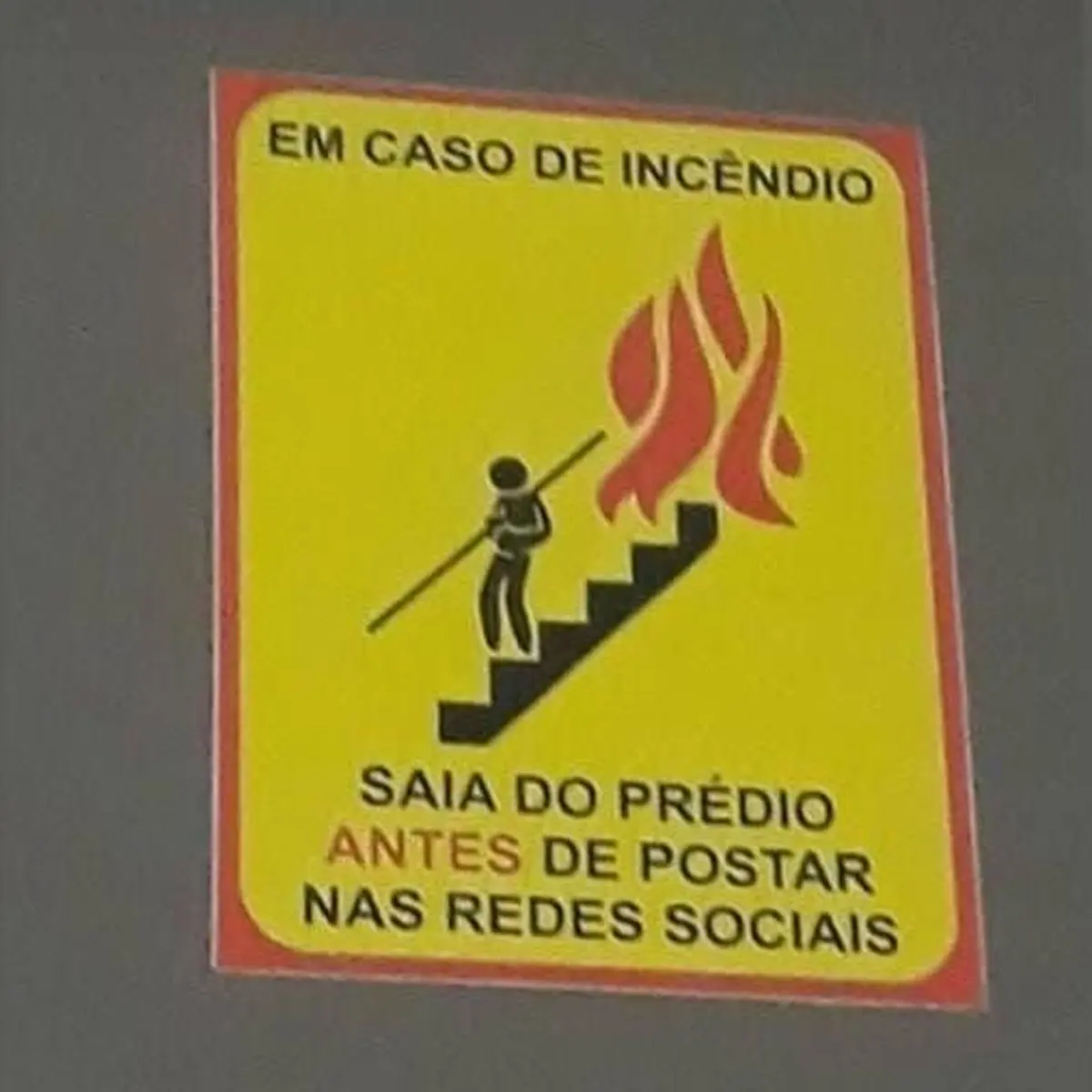 Em caso de incendio saia do predio antes de postar nas redes sociais