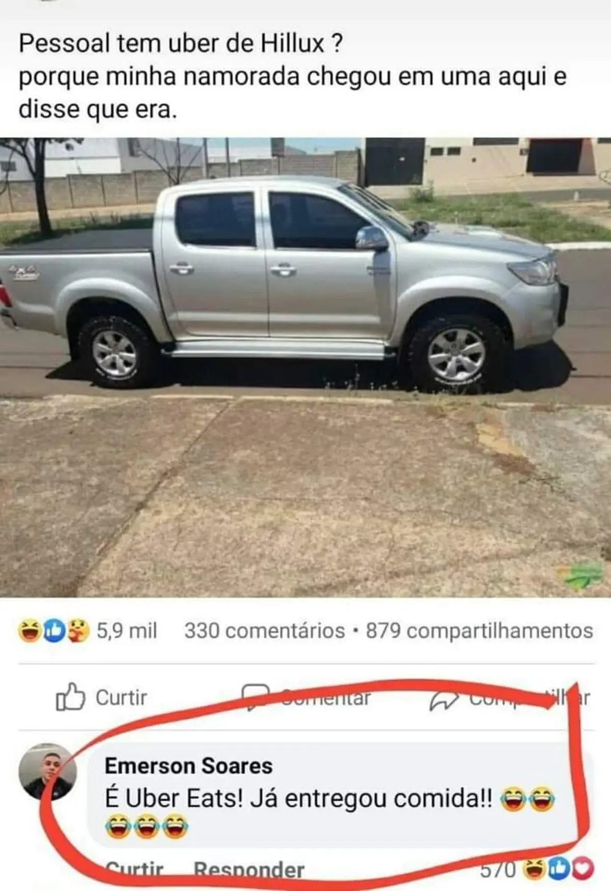 Uber Eats entregando comida