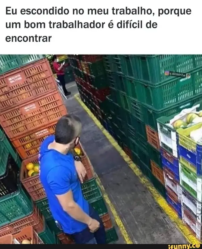 Eu escondido no trabalho