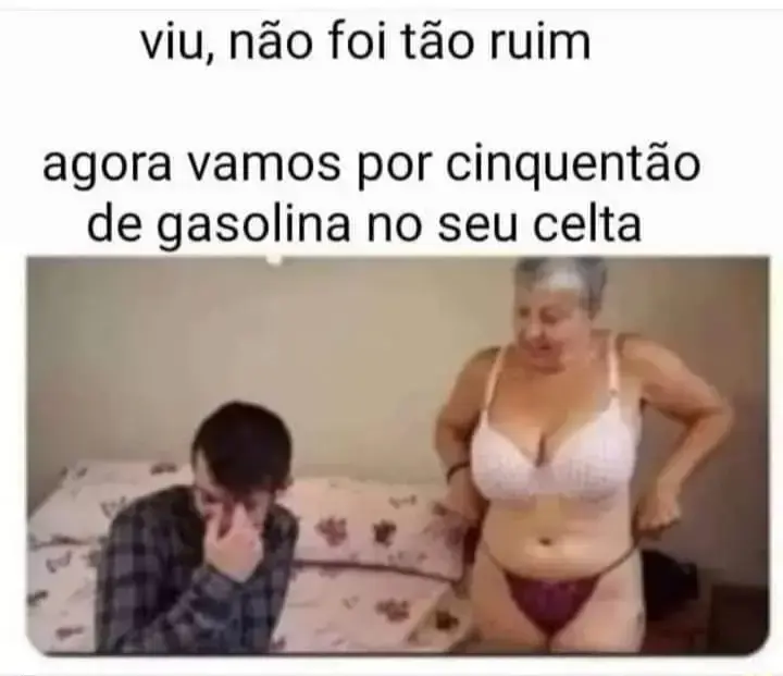 Colocando gasolina no celtinha em
