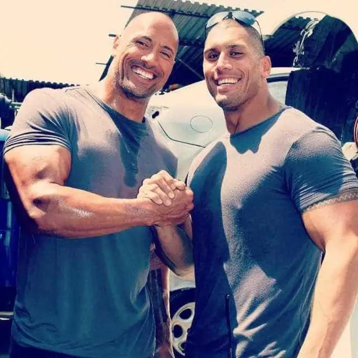 Dwayne Johnson e duble Dwayne Johnson e duble