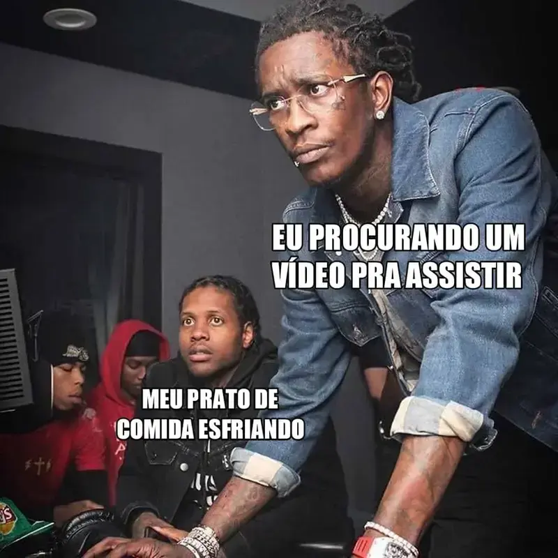 Eu procurando um video pra assistir enquanto meu prato esfria