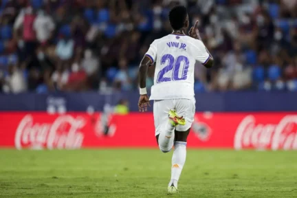 VINICIUS JUNIOR – PAPEL DE PAREDE - WALLPAPERS CELULAR E PC 32 Vinicius Jr Wallpaper