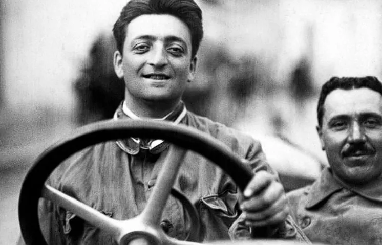 Enzo Ferrari Retrato de Enzo Ferrari, fundador da Ferrari