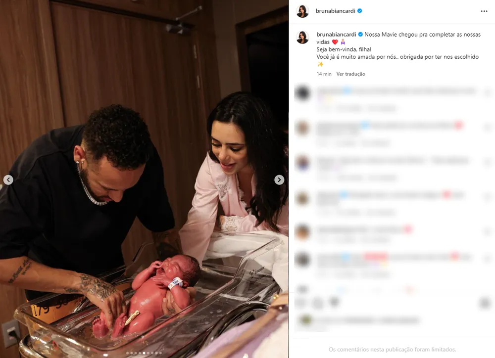 Neymar aparece dando banho em Mavie Neymar aparece dando banho em Mavie